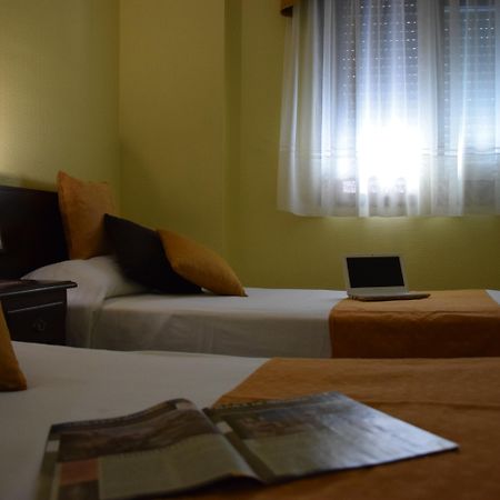 Hotel Complutense Alcalá de Henares Екстериор снимка