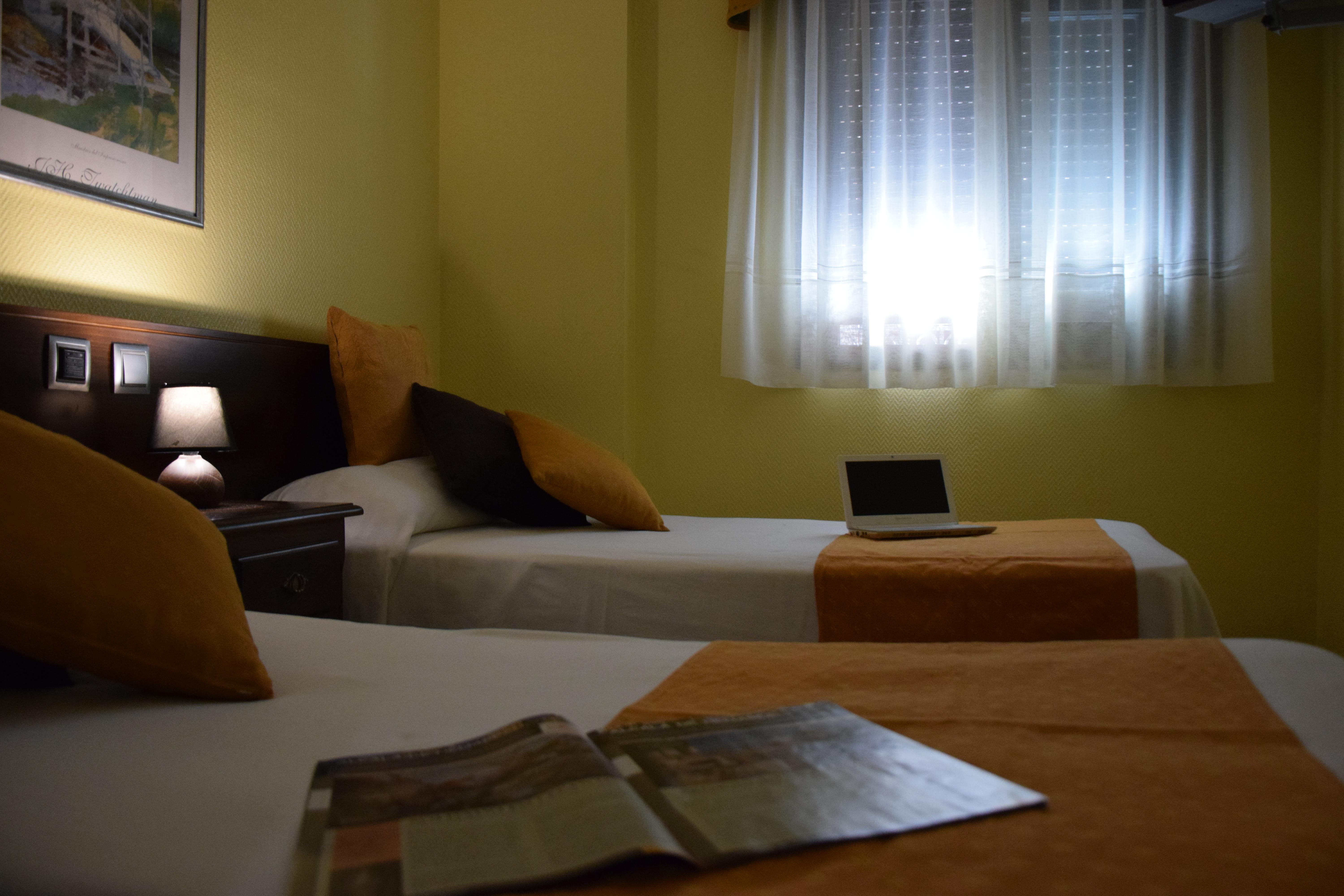 Hotel Complutense Alcalá de Henares Екстериор снимка