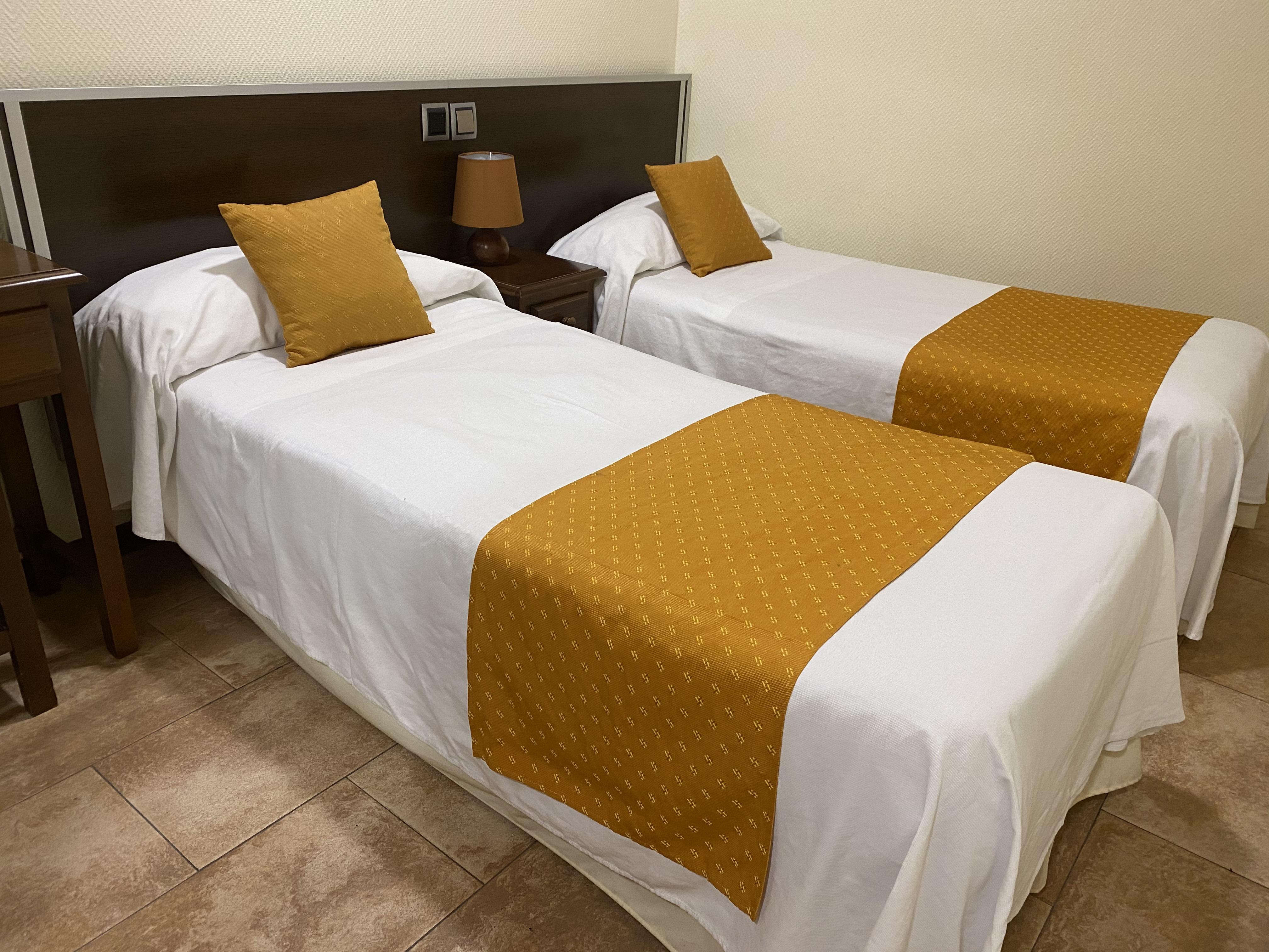 Hotel Complutense Alcalá de Henares Екстериор снимка