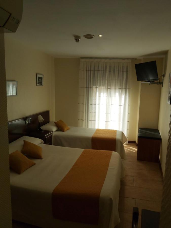 Hotel Complutense Alcalá de Henares Екстериор снимка