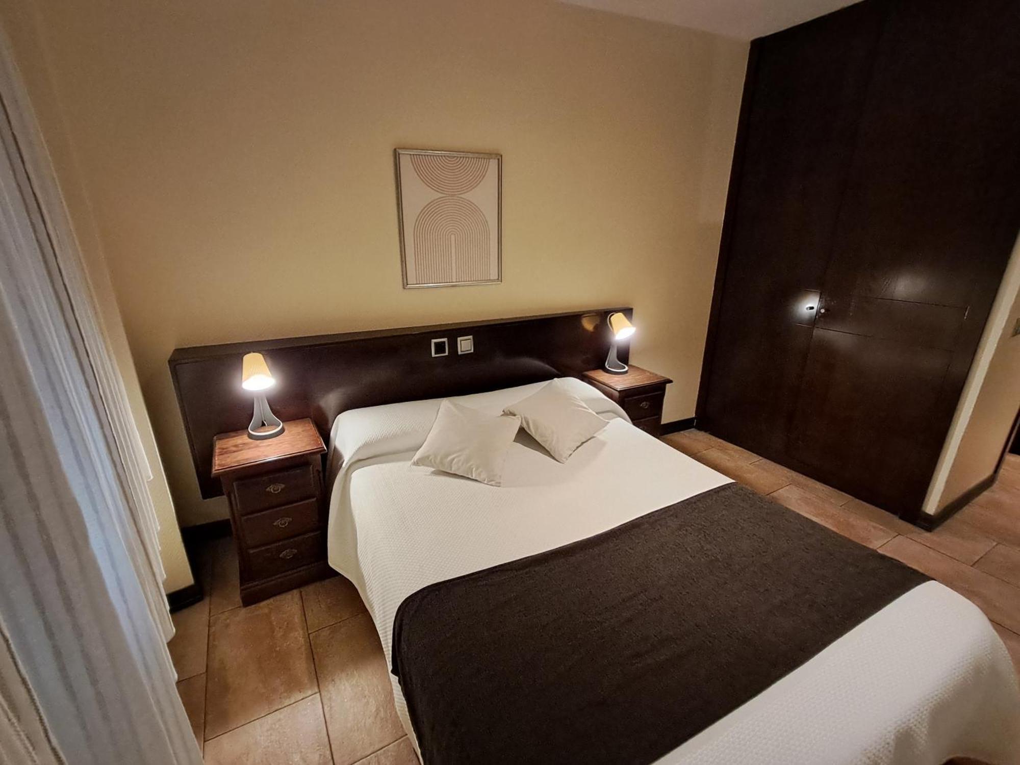 Hotel Complutense Alcalá de Henares Екстериор снимка