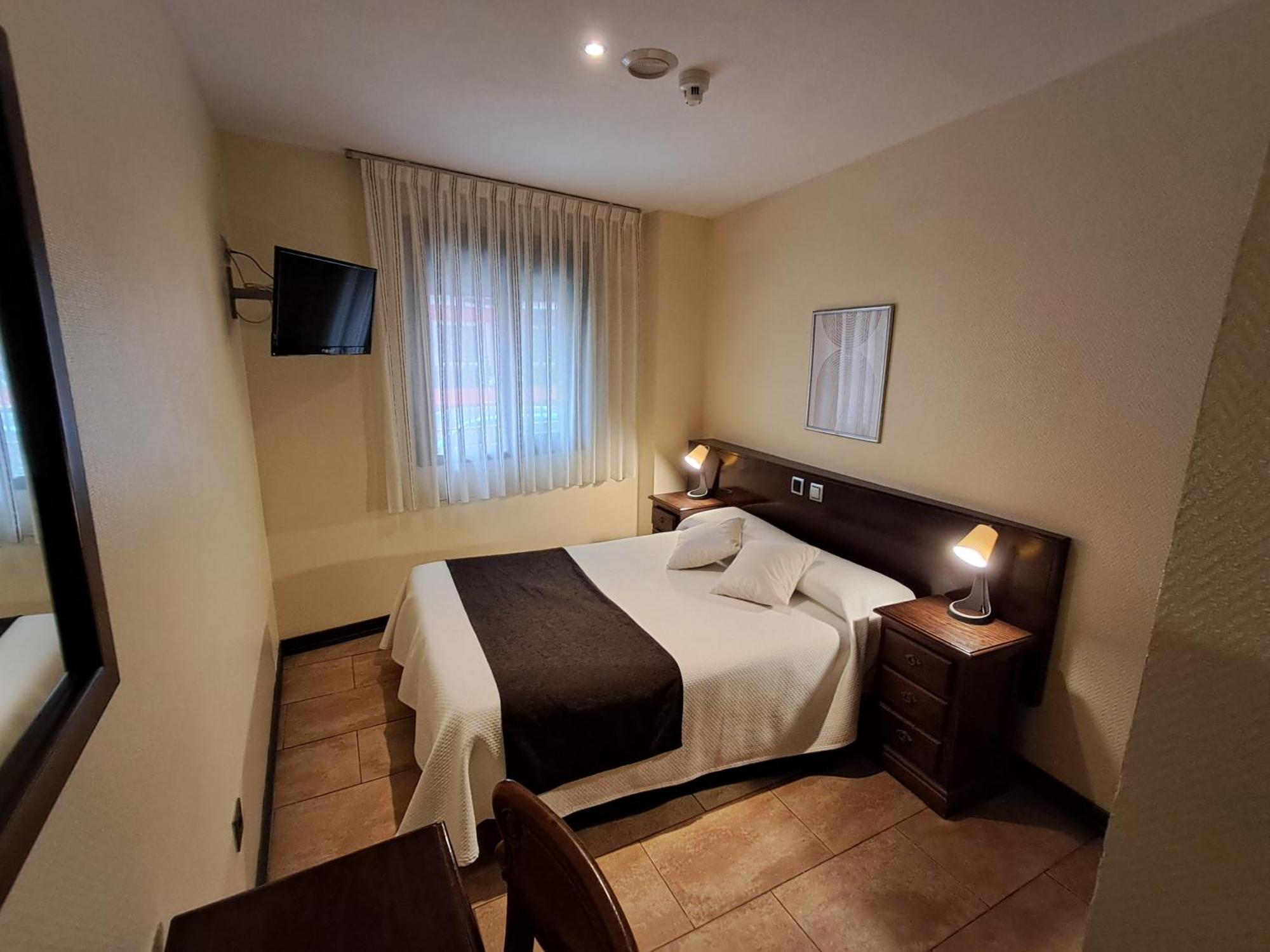 Hotel Complutense Alcalá de Henares Екстериор снимка