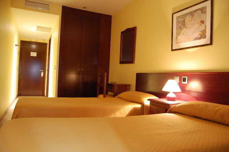 Hotel Complutense Alcalá de Henares Екстериор снимка