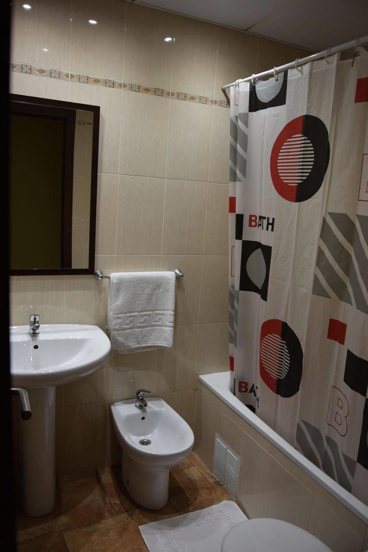Hotel Complutense Alcalá de Henares Екстериор снимка